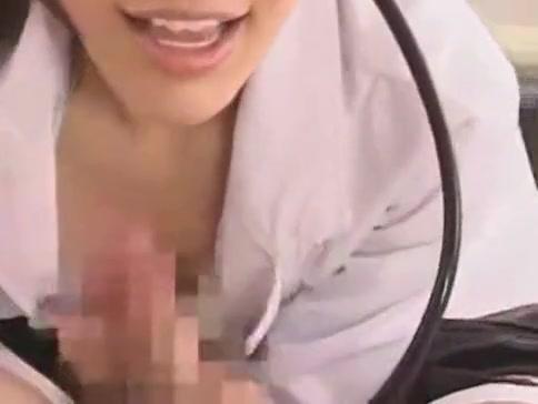 Gay Oralsex A beautiful japanese doctor gives a handjob (What is the name of this actress?) Amateur