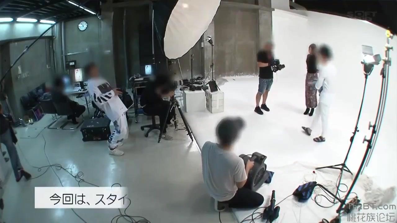 Japanese model was getting fucked in the studio, in front of a hidden camera, not knowing it - 1